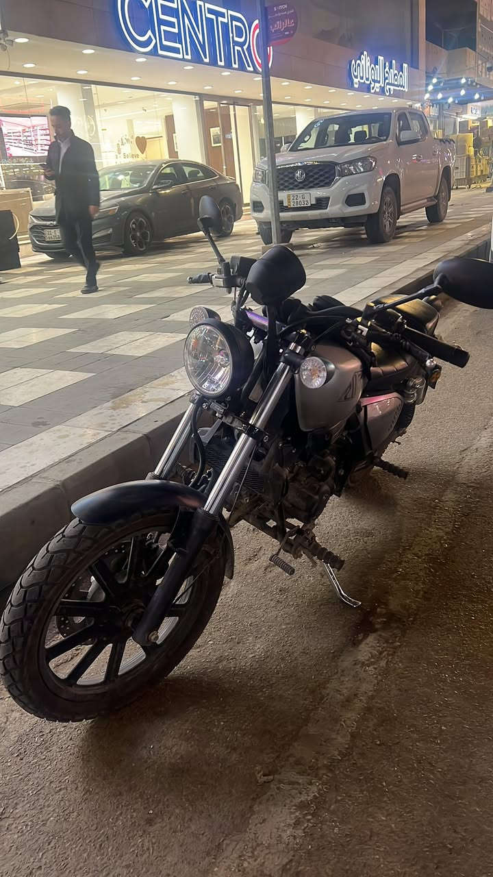 دراجه KY محرك 200ccالدراجه مرقمه ومصارلها شهرين بعدها جديده ومطابه 1000km الدراجه معروضه بـ23ورقه وبيها مجال المكان بغداد للاستفسار هاذه رقم : ***********
