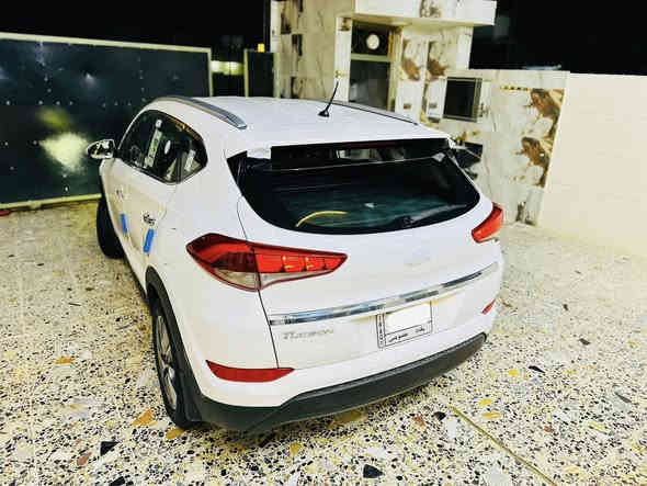 السلام عليكم توكسان 2018خليجي شركة الكاصد رقم بغداد باسمي كير مكينه حداديه كله مكفول تخم تاير جديد بيه رصعتين بل باب الخلفي بعدهن ممعدلات 
المواصفات 
شاشه كبيره 
كامره 
دبل لد 
يدات نيكل 
اشاير بل مري 
تحكمات استيرن
صاج 
تبريد قطعتين
ثلاث وضعيات قياده (ECO/SPOT/عادي)
مكينه(2000)
ماشيه 107كيلو 
معروفه موصفات الخليجي المكان بغداد السعر (175)وبيه مجال الستفسار (***********)
