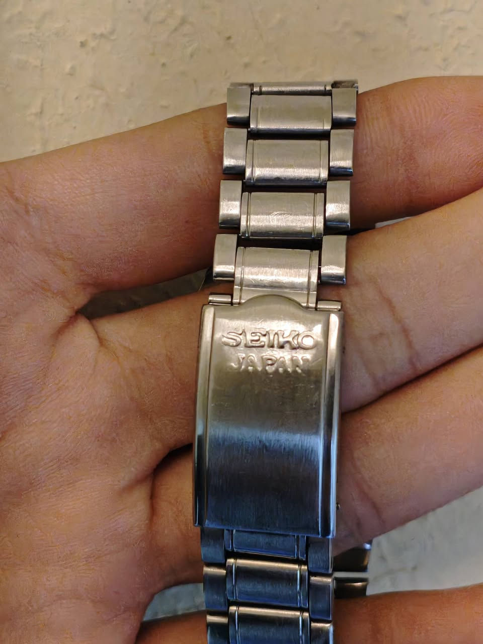 السلام عليكم
-_-_-_-_-_-_-_-_-_-_-_-_-_-_-_-_-_-)
SEIKO 5 ياباني اصلي بالكامل سير اصلي الساعة مختم بالكامل مكينة 6309 العريقة منفذ شهري اسبوعي عربي شغالات ودقيقه بالوقت جداً   قطر 34×38 بيها ملاحظه وحده بسيطه جداً السعر 75 الف بيها مجال *********** رقم بي واتساب للمهتم يتفضل خاص
