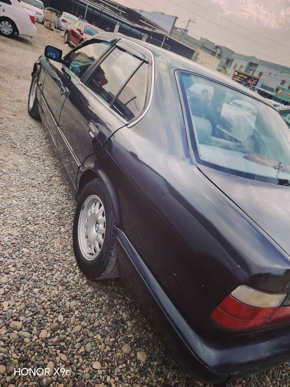 سلام عليكم سياره بي ام 525 مسكر كير اوتوماتيك جوم 4 او تماتيك تنته طكتين سياره كير محرك صدر كله جديد  5 تايرات جدد رقم دولي انكليزي  سنويه لل 28  بأسمي السعر 55 وبي مجال قليل *********** او *********** للبيع او مراوس
