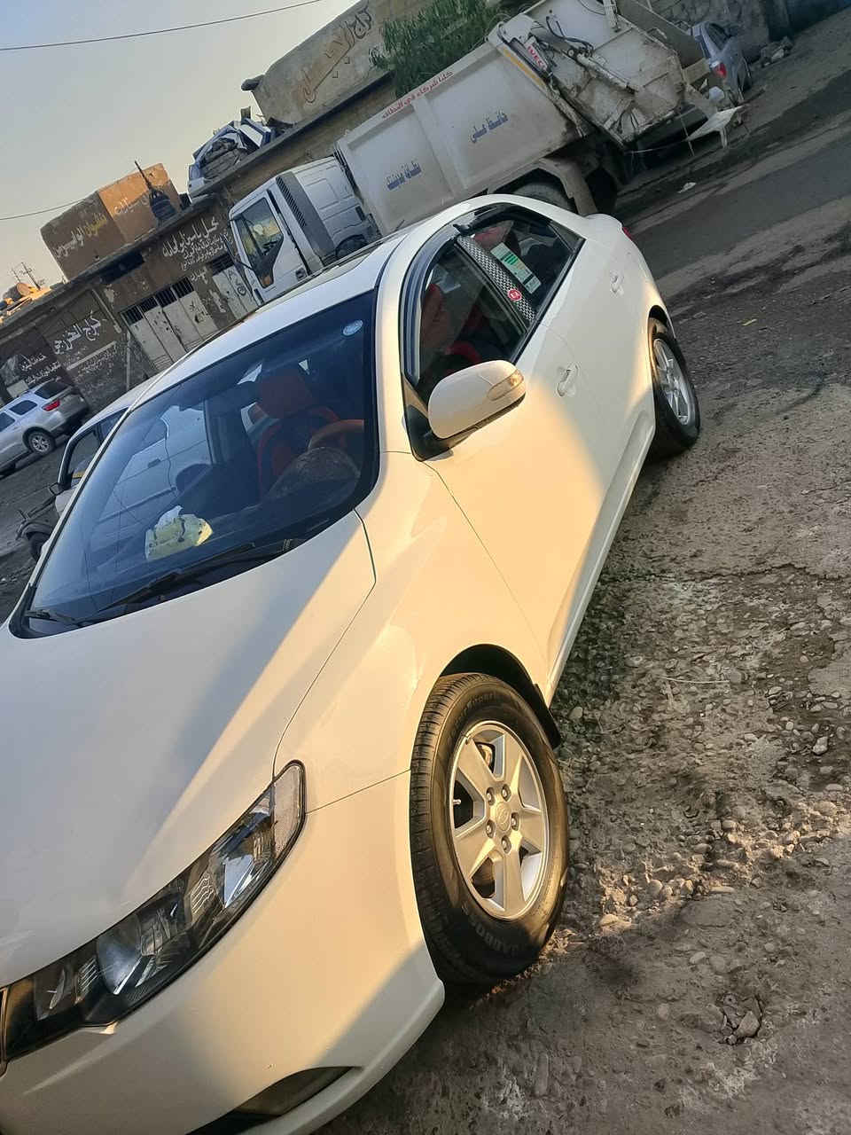 سيراتو موديل 9رقم سليمانيه دولي سنويه جديده 2029 شرط وكاله تحويل ضرر بوند فقط بدون دواخل سياره جديده 
فول مواصفات 
سلايت 
شاشه 
تحكمات ستيرن 
تبريد لمس 
فول ماعدا البصمه 
السعر 100وبي مجال 
***********
