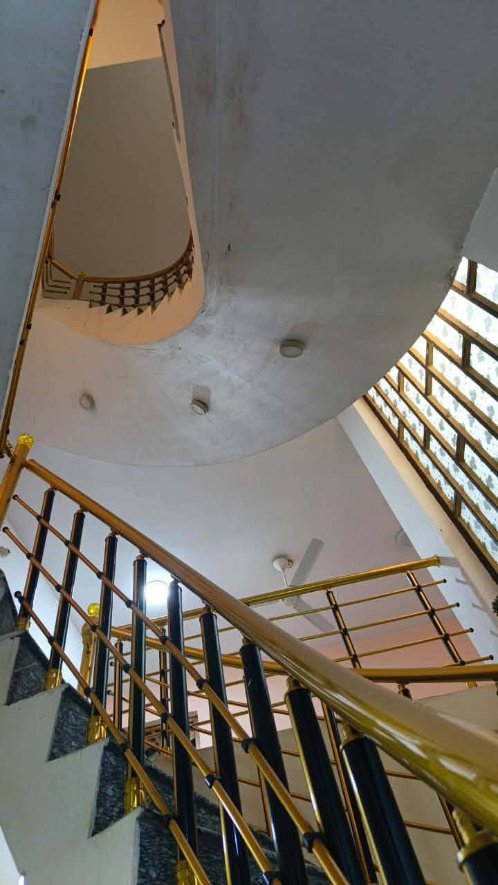 السلام عليكم... 
دار للبيع طابو صرف طابقين يصلح استثمار تكدر تشتري وتخلي للايجارات وتكدد تسكن بي جاهز للسكن
 بغداد _ المحموديه / محلة السراي  فرع صيدلية النبض 
المساحة 104م |
 يحتوي على ثلاثة غرف نوم سنة البناء 2019 
 البيت ماخوذ عليه صندوق عقاري باقي 15 مليون تسديد الشهري 185 ألف
 للاستفسار ه‍
 ***********
 ***********
