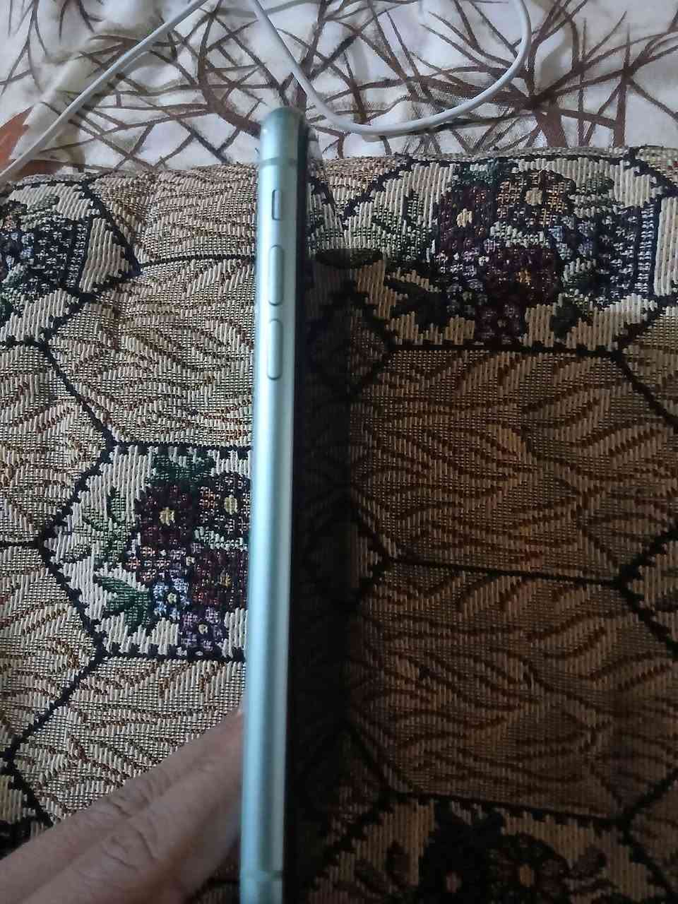 ‏iPhone 11 عادي جهاز شرط ما يعبر هوا
***********
‏مكاني مواصل جانب الأيمن
