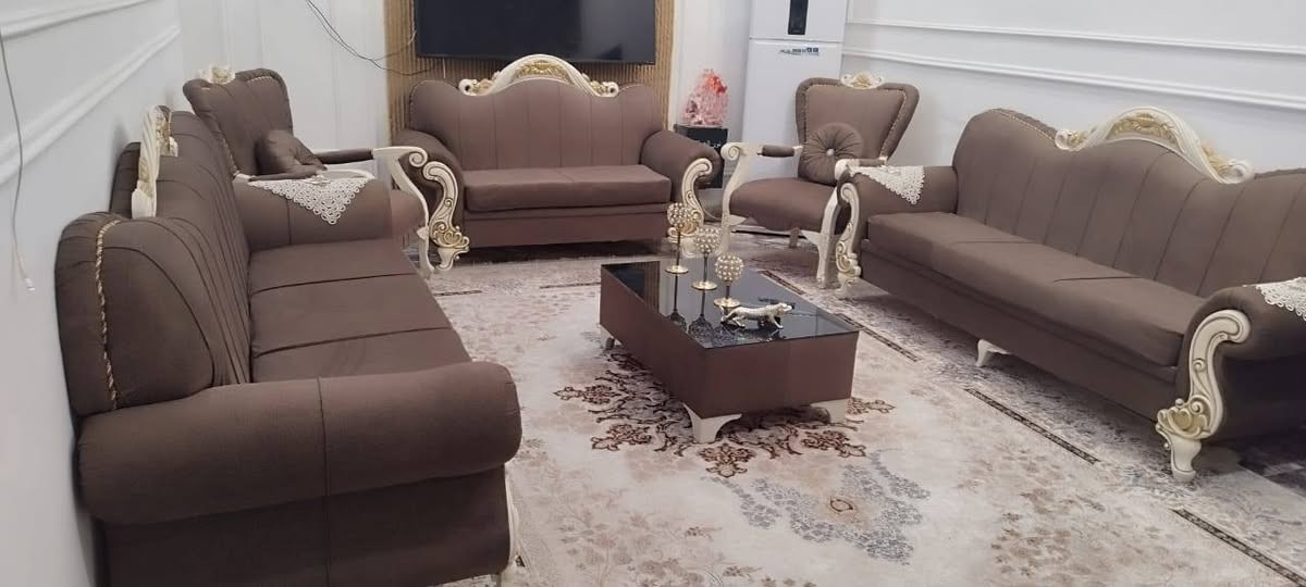 معرض و معمل البيت  
💙 قنفات مودرن … فخامة تحچي بذوقك! 💙
عنوانه السماوة 👍
خلي صالتك تحچي أناقة ✨
تفصيل دقيق بخامات عالية الجودة 👌

يوجد لدينا عمل التخم🛋️ والدواوين والجلسات العربيه الخشب 
وايضن نشتغل المستعمل انجدده  🛋️ وانشتغل جرابي ورفوف انتيكه وكافه انواع النجاره
🔹 الخشب: روسي جام مناصف — متين ومضمون ✅
🔹 البلوك: أصلي سماكة 18 ملم — قوة وثبات لسنين 💪
🔹 الأسفنج: مميز درجة أولى 8سم — راحة ما تتكرر 💤
🔹 القماش: ناعم الملمس، خامة فاخرة تختارها بنفسك 🎨

كل قطعة تتفصّل على ذوقك لتكملك بيتك بأناقة ما تنمل منها 💫

💎 تفصيلك يحچي ذوقك… وقعدتك تحچي فخامة 💎
📍السماوة منطقة 36 شارع الصداقه مجاور افران ألسراي 
📞 ***********
🚚 توصيل داخل المحافظة
