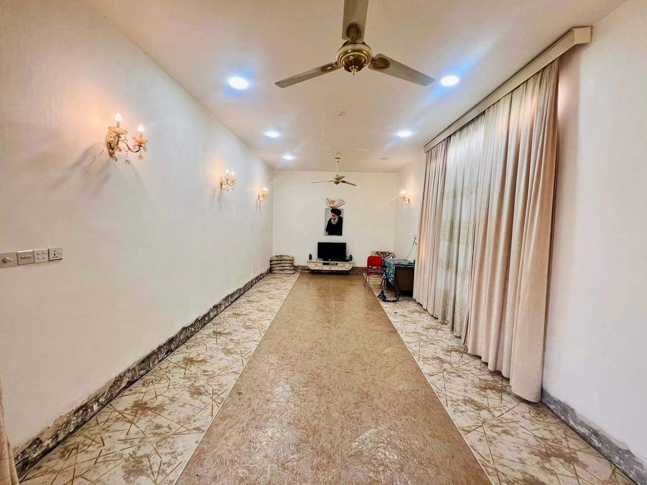 دار للبيع 
طابو زراعي سند 25
المساحه الكلية 1200
بل سند 700مع مكاتبه على المساحه متبقيه 
يحتوي على 
استقبال 4*9
مطبخ بارد 4*6
مطبخ بارد 3*3
هول كبير 16*4
هول صغير 4*6
غرف النوم الاولى 4*6 +حمام
غرف النوم الثانية 4*5
غرف النوم الثالثه 4*6
كهربائيات درجه اولى سعودي
مجاري درجه اولى سعودي
البيت مجهز بمنظومة كامرات 

عنوان 
حله—مركز المدينة — خلف معمل الغاز 
300متر عن شارع العام تبليط لباب البيت 
الوجه 52
النزال 25
السعر 250مليون

0780 473 1374
