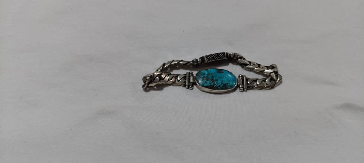 اللهم صل على محمد وال محمد
تخم لبيع 
وزن السوار 47 غرام 
وزن المحبس 12 غرام 
العنوان بصره 
الرقم ***********
