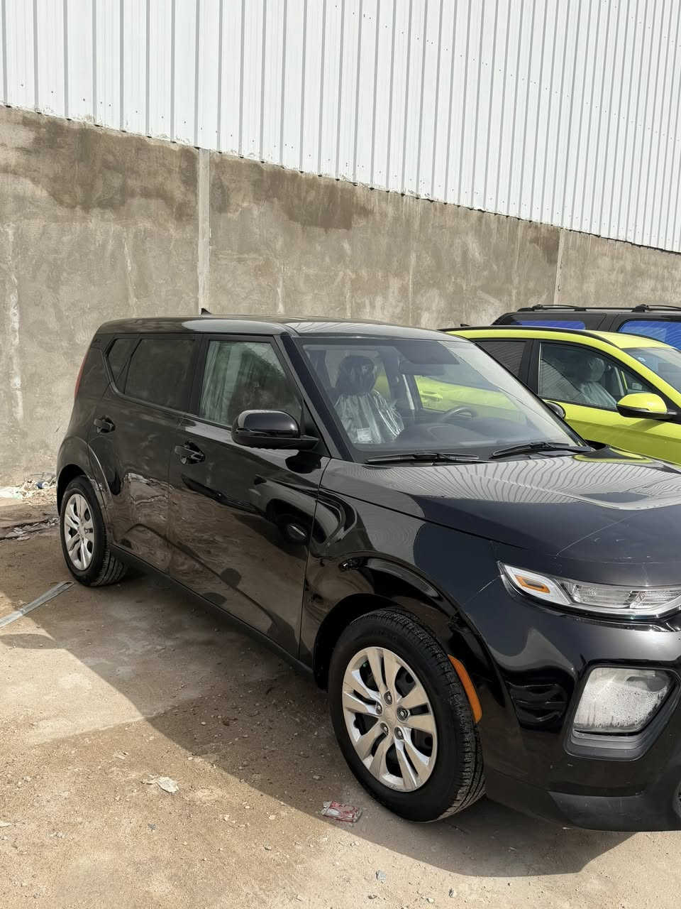 بسبب الوعود الكاذبه 
كيه صول للبيع مديل 20 لون أسود
سياره ما يرادله مصرف 
قبل سبوع داخله حمام وبوليش
طخم تاير جديد قبل سبوع 
وباتري جديد ضمان سنه قبل يومين 
موصفات السياره 
3 انضمه قياده 
مكينه دوش 2000 المرغوبه
كير الاصلي المرغوب
تحكم ستيرن جهتين
مثبت سرعه 
شاشه بلاديه 
تدفه وتبريد شرط 100‎%‎
الحداديه 100‎%‎
سياره داخله حمام وبوليش قبل سبوع 200$ 
دواخل تلمع لمع 
سياره حادثه دعاميه وبنيد بدون شواصي 
فقط ايرباك دركه 
وبيها طخه بالبصره بالباب الخلفي بسيطه موضحه بصوره .
السياره رايدها 135ورقه وبيها مجال للشراي
العنوان البصرة 
السياره رقم بصره 
حره 
***********
