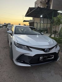 كامري 2024 هايبرد Gle فول مواصفات  سلايد  وبصمة تشغيل وبصمة ابواب وبرد...