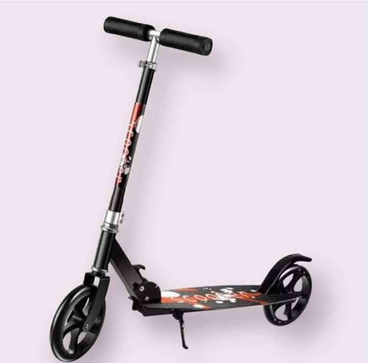 سكوتر حجم كبير يتحمل وزن 80 🛴
قوي كلش حديد 
موجود توصيل كل المحافظات 
***********
