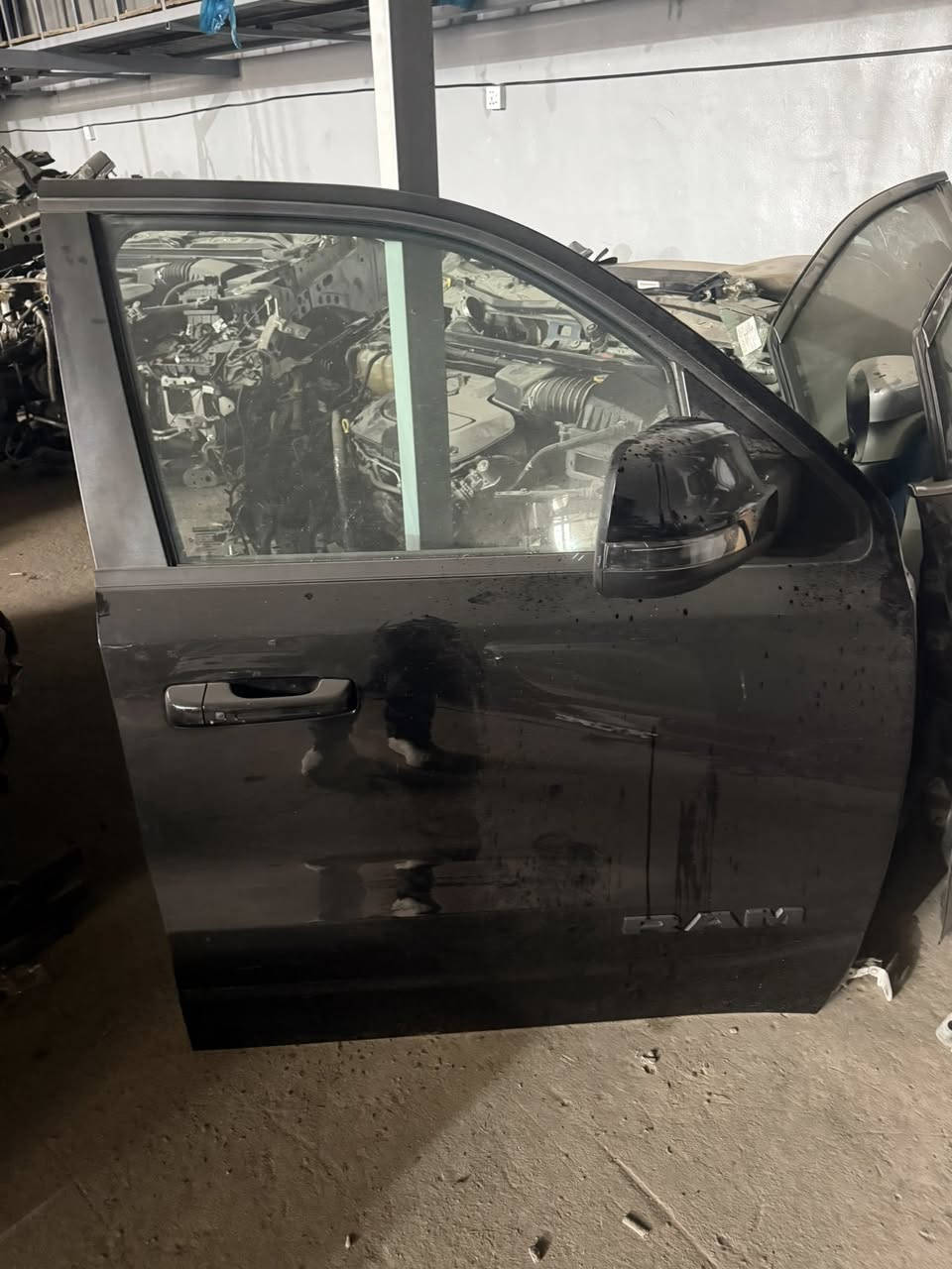 بوب رام موديل من2023 الى موديل 2025 لون اسود للتواصل.                        ***********
***********
