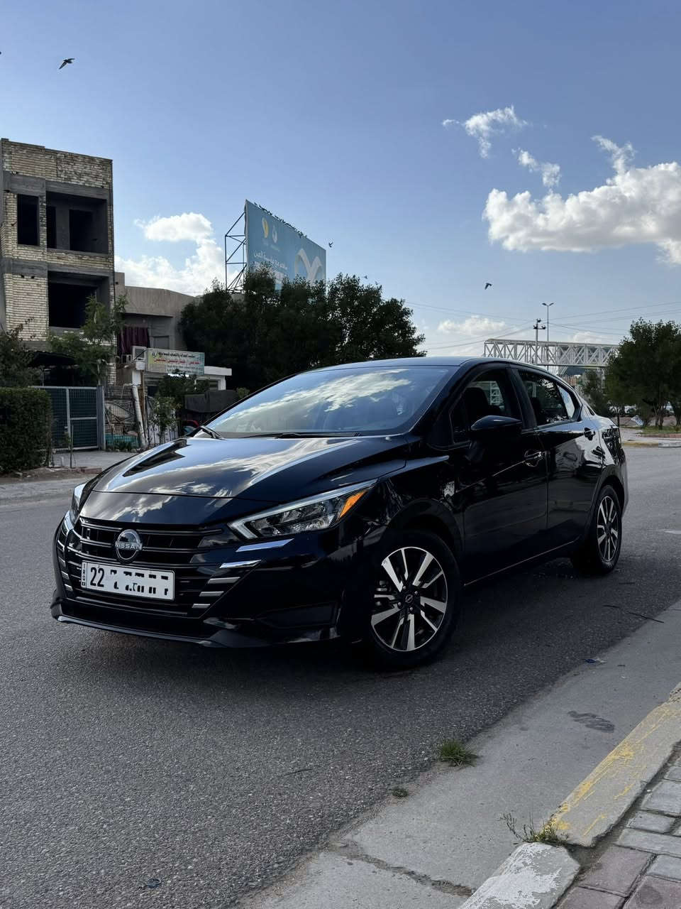 السلام عليكم للبيع نيسان فيرسا 2025 SV
***********

🔥مكفولة بدون صبغ بدون بارد كلين تايتل حتى الدعاميه بلادية بدون صبغ 🔥

ماشيه 29 الف كيلو 

مكينة .1.600 استهلاك وقود منخفض جداً 

المواصفات 

بصمة تشغيل 

Apple carplay + android auto 

لايت ليد زينون 

رادار جانبي 

رادار خروج عن المسار او نظام المحافظة على المسار 

رادار امامي 

رادار خلفي 

نقطة عمياء

حساسات خلفية + اصطفاف 

مثبت سرعة 

بلوتوث + USB 

نظام ABS + مانع انزلاق + ثبات الكتروني 

نظام تحذير من الاصطدام الامامي 

شاشة كبيرة 

كامرة خلفية دوارة 

اشارة ترحيب 

شحن وايرليس

حاكية اتصال 

داخل لونين 

تحكمات استيرن 

دشبول مطعم بجلد ازرق 

وبعد بيها هواي مواصفات ما ذكرتهن السيارة جديدة حلوه واحلى من الصور 

مكان السيارة بغداد
