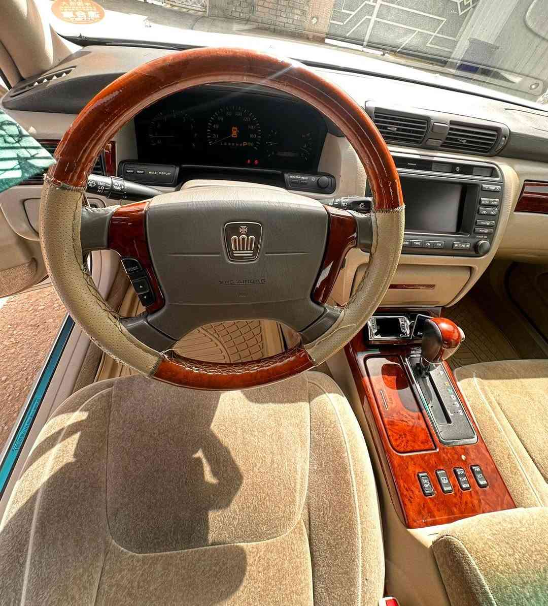 🚨 للبيع | Toyota Crown  🚨
━━━━━━━━━━━━━━━━━━━

👑 كراون 2002
سيارة هيبة + راحة  مواصفات 

📍 رقم بصرة  بأسمي #مداوم  ثاني #يوم 
📄 #بأسمك
✅  #كفالة #عامة بيه بس  طخه خفيفه بلجاملغ الخلفي جهة السايق نطخت عدي 

━━━━━━━━━━━━━━━━━━━
🔥 المواصفات 🔥

⚫️ مكينة ديفور الجبير
⚫️ ثلاجة
⚫️ برده خلفية كهرباء
⚫️   تبريد ثلج 
⚫️ سبايدر خلفي أصلي
وبعد بيه هواي شغلات 
━━━━━━━━━━━━━━━━━━━
✨ السيارة جديدة وأحلى من الصور
✨ استعمال مرتب وما تحتاج صرف

📍مكان السيارة: الحلة 

━━━━━━━━━━━━━━━━━━━

للاستفسار:
***********
━━━━━━━━━
