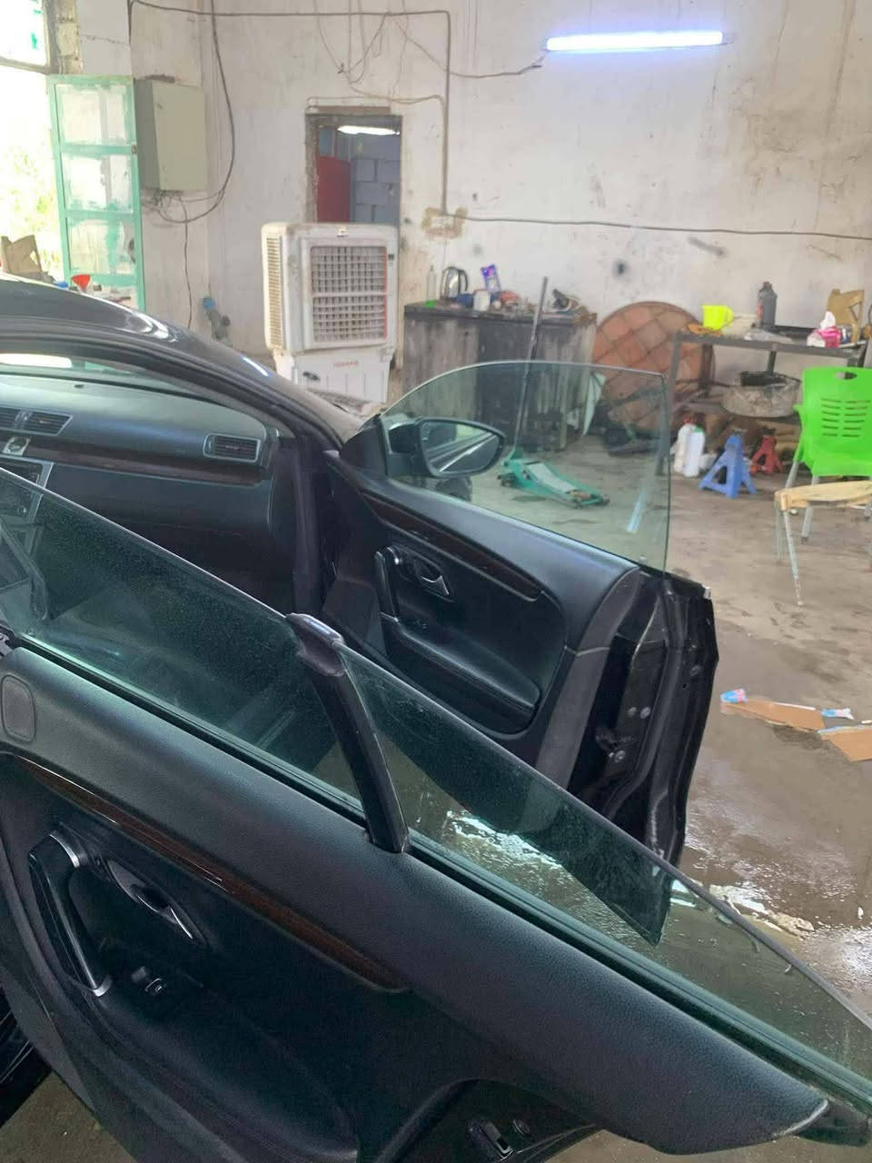 للبيع
السلام عليكم 
شباب سياره فولكس واكن موديل 12 باسات  محرك. وصدر وتايرات وكهربائيات فول 
تدفئه نار تبرد ثلج تبريد مركزي
 محرك 200 تيربو 
عندي بيها مشكله بلكير فجاأة وكف ميحرك سياره ينمر بلدشبول بس السياره واكفه متتحرك للعلم هاي الحاله صارت فجاأة بدون سابق انذار ابيع ع هيج وضعيه 

ملاحضه /سنويه ساقطه 
عليها غرامات975 الف مطلوبه

السعر المطلوب 65 ورقه هيه وغراماتها وقابل للتفاوض للتواصل مراسله او الاتصال ***********
سونارها موجود بالتعاليق
