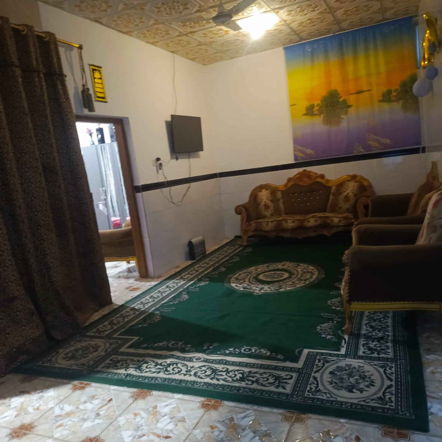 بيت طابو زراعي باسم عراقي بيت موقعه كلش راقي وعلى شارع تبليط ويصير ثاني بيت عن الشارع الرئيسي السايدين مساحة 200 متر يحتوي على محل وصحيات داخليه وخارجيه وكراج لسياره ويحتوي على مطبخ واستقبال وصاله و 4 غرف نوم 3 جوه وحده فوك السكف كونكريت مسلح ايزوكام بيت ركن على شارعين العنوان بصره ابو الخصيب حي العسكري السعر 100 وقابل للتفاوض للاستفسار ***********
