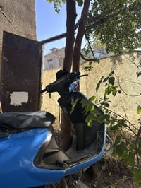 للبيع  فراشه سعر 300 الف كهربائيات شغاله ودراجه نظيفه وكامله للتواصل 0...