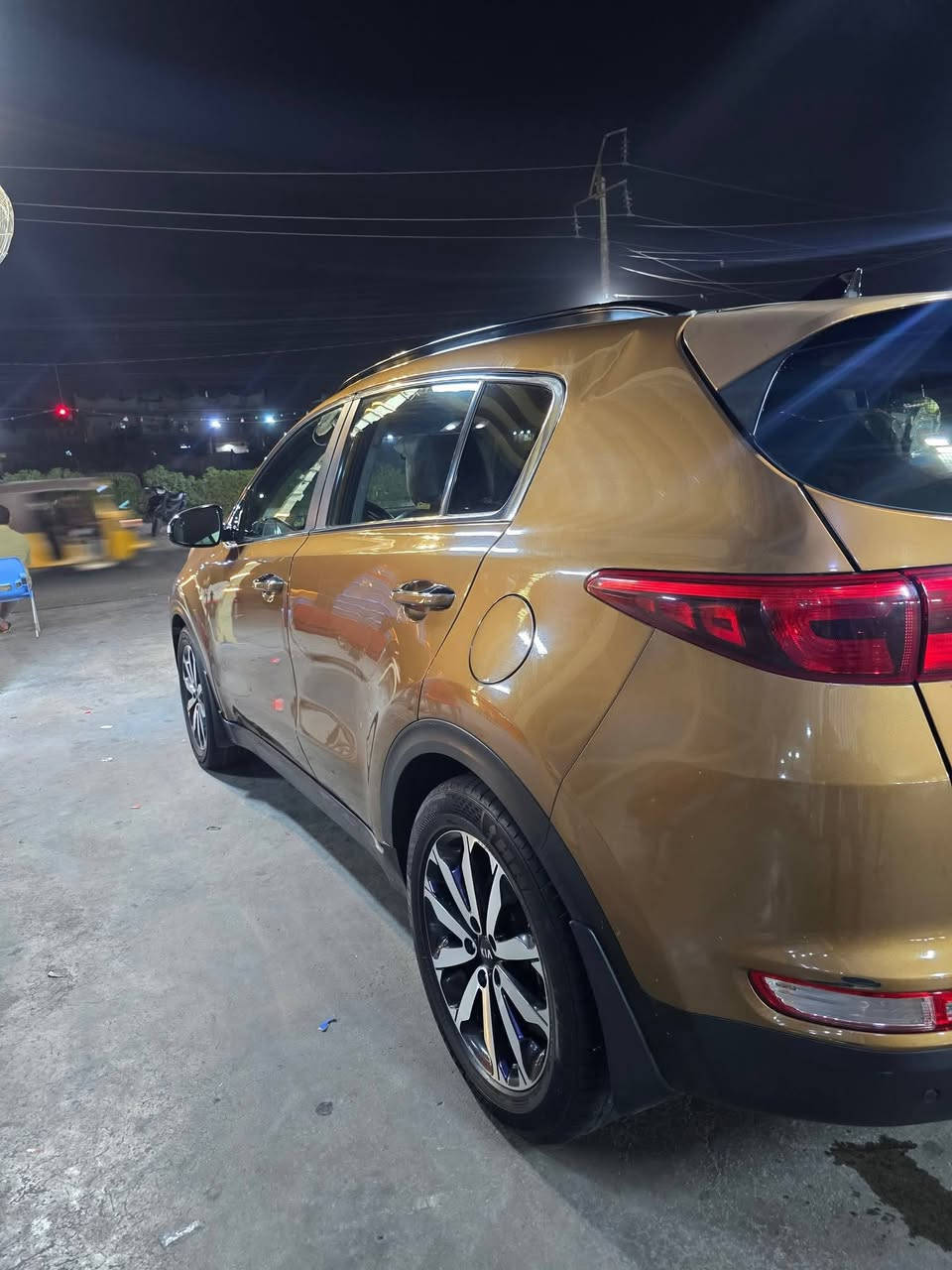 سلام عليكم كيا سبورتج 2019
EX
وارد امريكي ماشيه 66 الف مايل
رقم بغداد تحويل مباشر 
صور الحادث مرفقه بالمنشور
***********

 معروفه موصفاتها
بانوراما 
رادار 360 كل الجهات
كامره دواره 
كشنات تدفئه تبريد 
تدفئه ستيرين
تحكم سترين جهتين
محرك 2400 GDI
مري شفط 
نص بصمه
جنطه كهرباء
3 وضعيات قياده 
 ايكو . عادي. سبورت رياضي
كير عادي اتو
تحديد مسار
لايت اوتوماتيك 
سايد ابرك عادي مو كهربائي
مسجل ستيرو مضخم 
شاشه بلاديه
تاير زوج امامي جديد
تبريد قطعتين 
كشنات جلد  كهربائيات السايق والصدر 

السعر 170 مكان السياره بغداد
