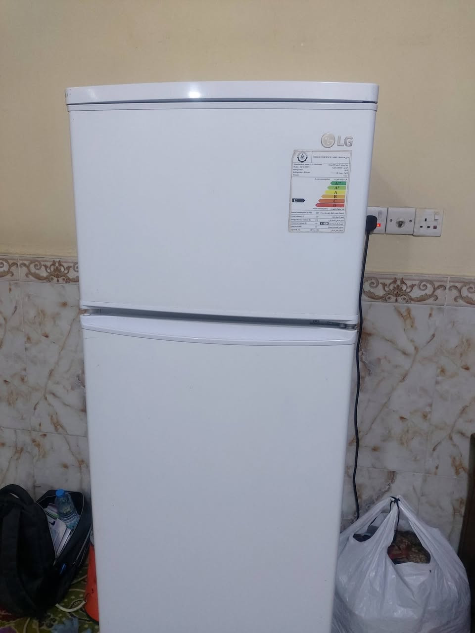 ثلاجه البيع  جديده 150 ***********
