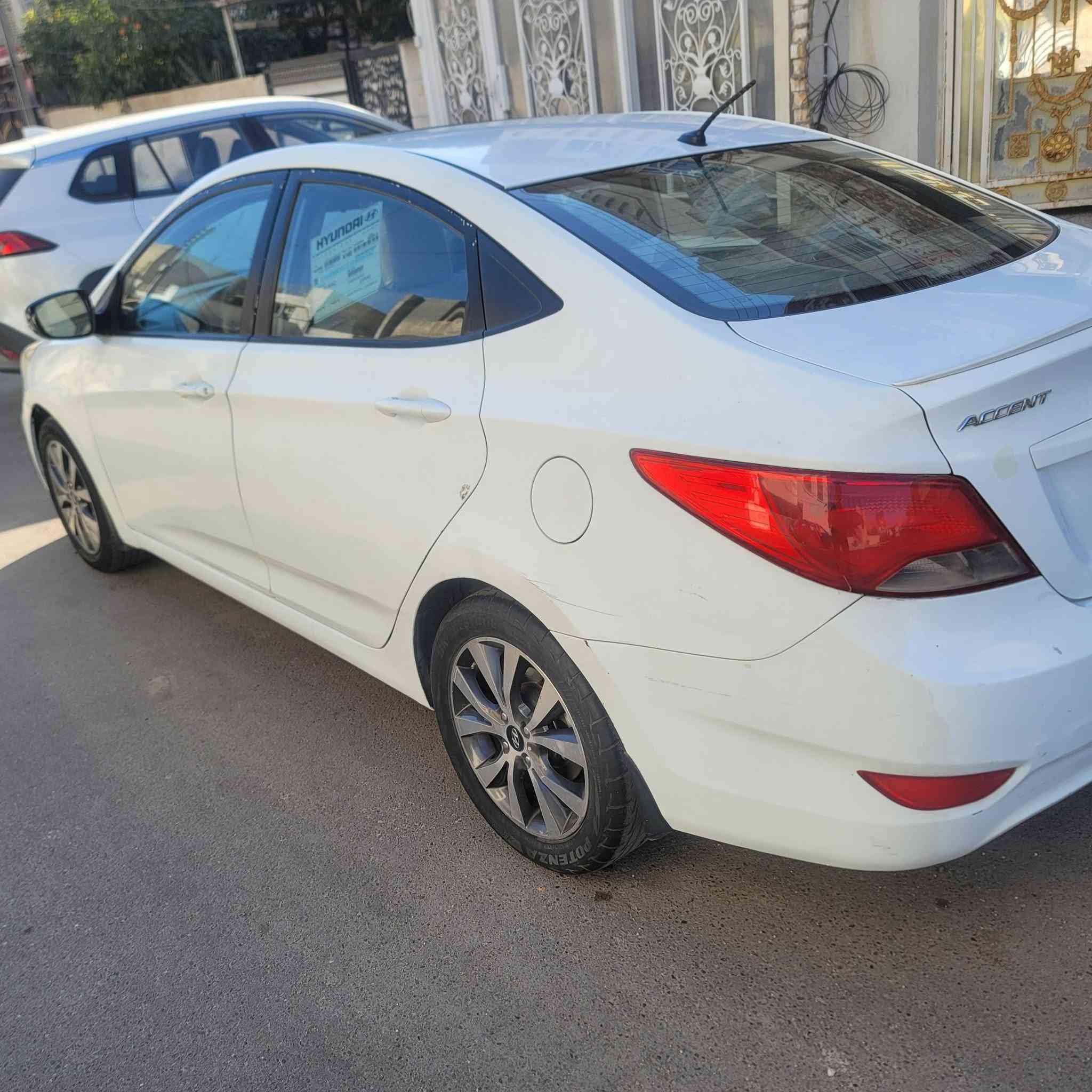 السلام عليكم ورحمة الله
للبيع اكسنت خليجي 2015 فول مواصفات
محرك 1600
رقم بغداد
منظومة تبريد جديده 

صفحة السايق مرشوشه رش اثر شخطه لا فتح ولا معجون // السعر 92$
السياره موجوده بغداد ..
***********
