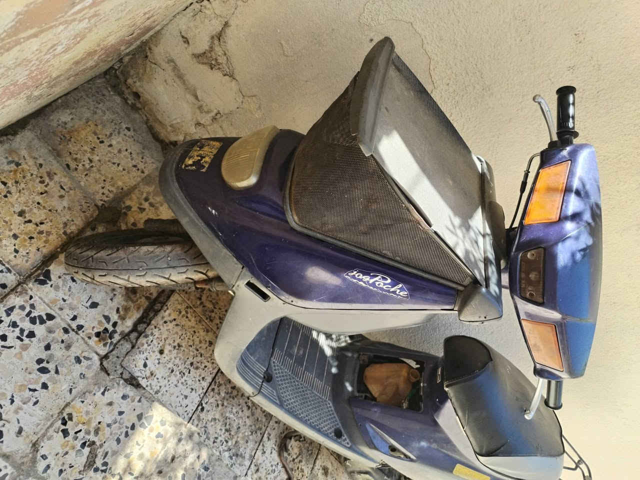 للبيع مطور بزون ابو السلاه هندر واحد يشتغل الشاصي ملحوم والباقي كدام العبن مكاني موصل ايمن السغر 125وبي مجال      
                           ***********بي واتساب
