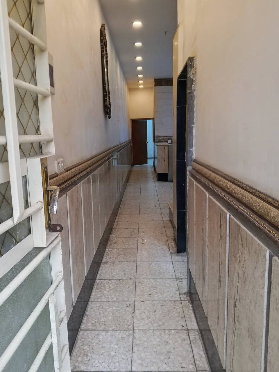 سلام عليكم بيت للبيع منطقه ضباط ثانيه زراعي مال بلديات مساحه 100 متر قاط واحد فول  كامل جاهز محد ساكن بي بعد جديد سعره مناسب سعره 75بي مجال تصلو اي استفسار عن الرقم ***********
