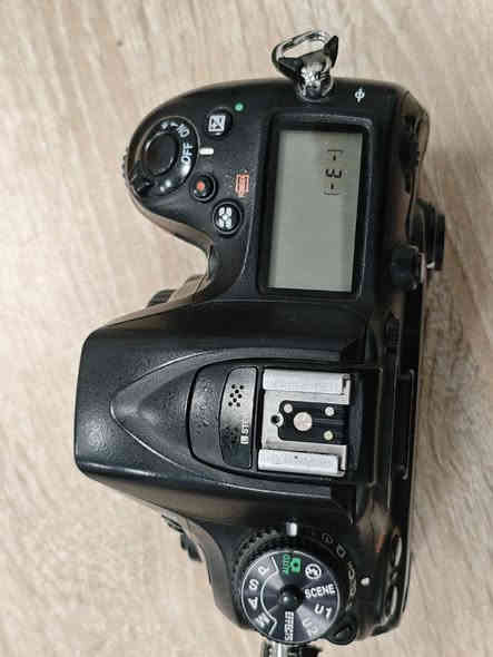 كامره نيكون 7100
ملحقاته 
بدي 
عدسه 18.105 الاصلية
شاحنه 
بطارية 
حزام كتف 
درع حماية 
كارتونه 
التوصيل مجاني 
للإستفسار والاتصال 
***********
