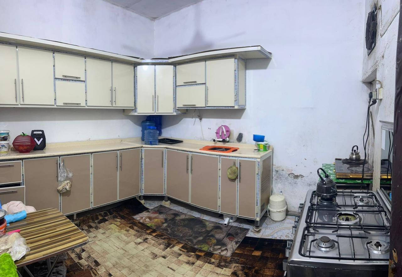 السلام عليكم بيت للبيع بالشهداء مساحه ١٢٠ السعر ١١٠ وبي مجال حي الشهداء قرب جامع سيده رقيه بيت طابو عكاده  بي غرفه ومطبخ كبير واستقبال وصاله  وصحيات وطارمه وغرفه صغيره للشراي فقط  ارسال واتساب  ‪0788 563 1649 او اتصال

+964 782 968 9988

