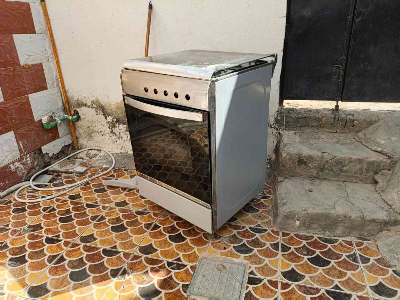 طباخ ربع عيون وفرن نضيف شوفت عينك البيع علواني ديوانيه سعره 80 وبي مجال حك جيه الموشراي لا يكسر بي  رقم واساب فقط(‏‪***********‬‏) وخاص مفتوح
