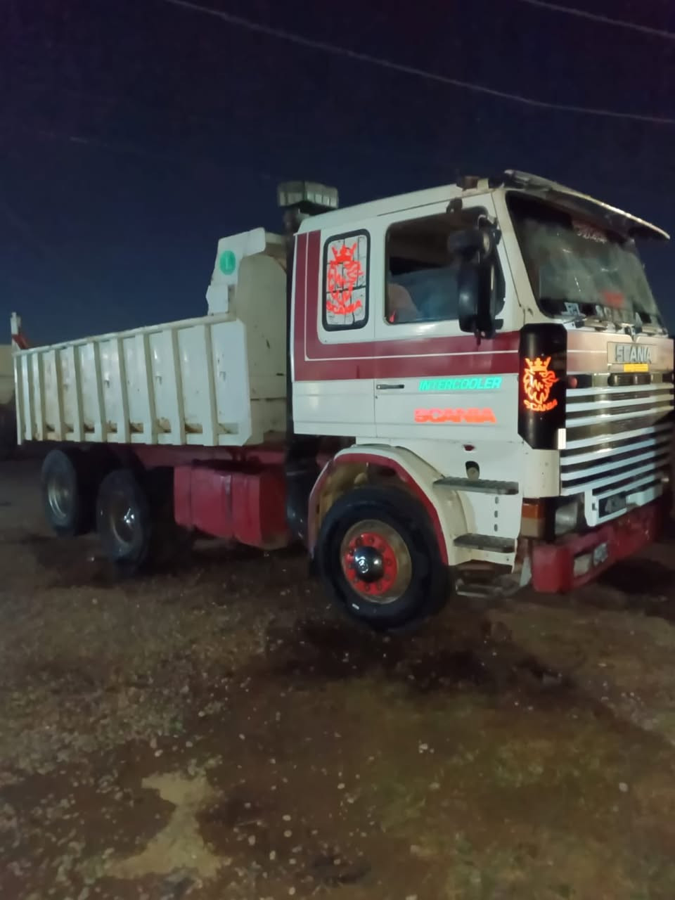 السلام عليكم سكانيا للبيع او مراوس حسب القناعة
محرك بنب نوزل معمر جدد
سنكل عضلة 
براد دهن جديد
راديتر جدد 
قرص كلج وعينة جدد
كير اكسل شرط
شاصي مكفول 
رقم انبار فحص 
السعر خابر ودلل
صلاح الدين الشركاط 
***********
***********
