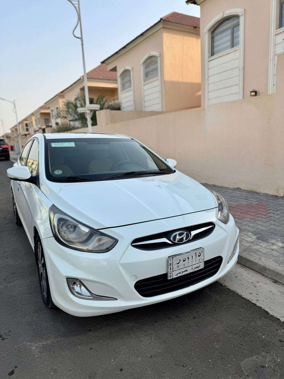 السلام عليكم 
اكسنت موديل 2015  بأسمي شرط التحويل السيارة كفاله بيها ملاحظات بسيطة   
فول مواصفات (فتحة سقف ،اشاير بالمري تحكم ستيرن، شاشة كاميرا داورة ،5 ويل كب)  
مكينة 1600  
رقم الانكليزي الجديد السنوية مجددة وشرط التحويل مكينة كير تبريد فوول ،الحدادية 70%  
السعر 115 وبيها مجال للشراي 
مكاني بصرة الجنينة رقم الهاتف *********** البصرة, العراق
