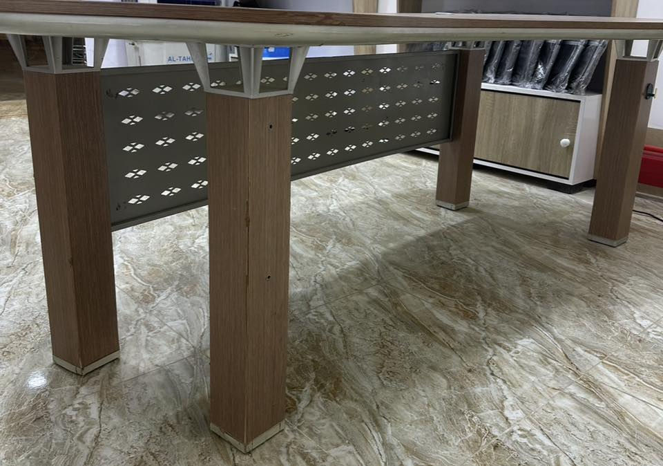 السلام عليكم
ميز مكتبي قياس 230سم بيضوي  نظيف جداً.. السعر 135 الف
الاتصال على ***********
