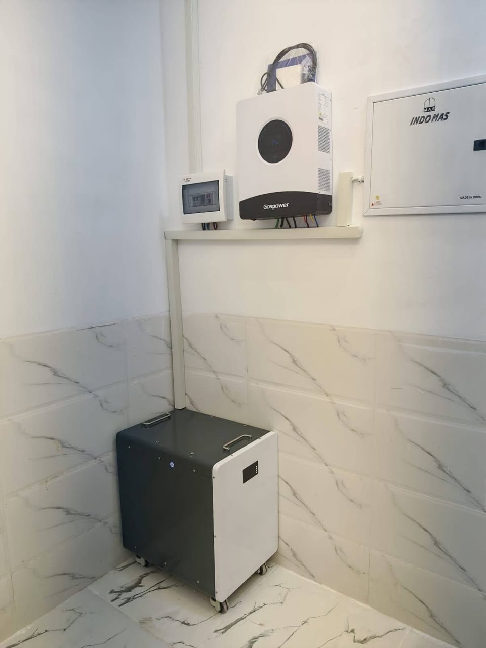 ضمان_البطارية_5سنوات
تم بفضل الله تجهيز و  تنصيب منظومة طاقة شمسية لمنزل الأخ  أيهاب احمد خلف
   #الشرقاط-#قريه #شكرآ
تجهز المنظومة المنزل ب 16 أمبير نهاراً
بالاضافة إلى 15 أمبير ليلاً  . 
مكونات المنظومة: 
🔵 الواح نوع (فيلادلفيا 600  W ).   ذات وجهين وذات كفائة عالية بضمان 15 سنة. 
🔵 جهاز انفيرتر نوع(فولترونك)حجم 6k (26امبير)  بضمان سنتان
🔵بطارية ليثيوم الاطول عمراً. وبعمر افتراضي 15 سنة وبضمان 5سنوات
 #مكتب-#ليث_الراشد. ايهاب الاحمد 

العنوان محافظة كركوك قضاء الحويجة مقابل دائرة الدفاع المدني 
للحجز والاستفسار الاتصال على الأرقام التالية :

ليث، ***********
