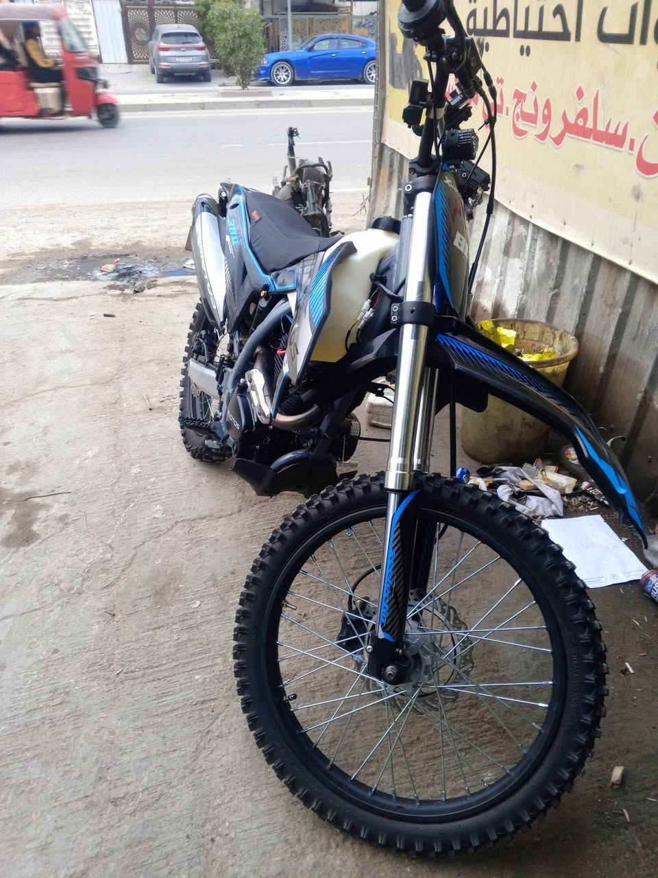 سلام عليكم دراجه قفاز اكس موتو 
مكينه 300 زيرو ماشيه أقل الالف 
اول تبديله دهن مكاني شعب 
سنويه ولوحات 2 تحويل ثاني يوم
***********
