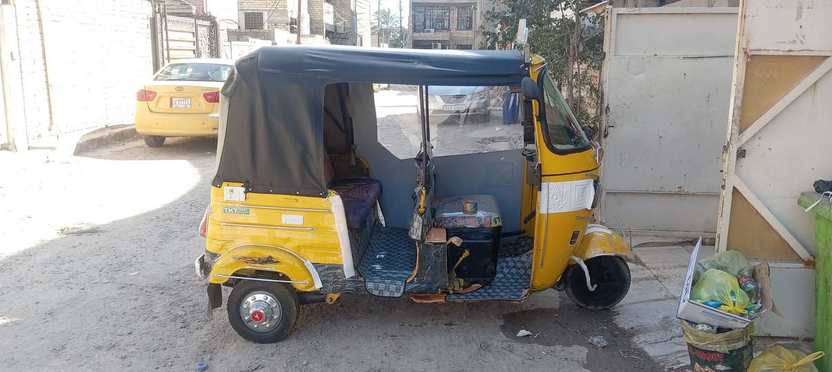 السلام عليكم تكتك زيلو. محرك باجاج مال 20. موديل 2018. الشهر الثامن دبلات باجاج. الماشه مال باجاج القم باجاج. حته القمجيات والمراية كله باجاج نضافه يعني غراضهه ماتحير بيهه كدام عينك. كبات. تخم كامل سبايدر. ومجبزة. بدرع. داير مداير. مصبوغه صبغ خفيف للجمالية الداير. مالهه.///كهربايات كلهه شغاله بك الايت جديد بعده مامشدود ماعرف اشدة. وهورن مالهه جديد مال باله بعده مامشدود  التكتك ماناقصهه شي كبل للشارع.  شرط نكرة سلف.  ناقصهه بس شمعات مال الايات الامامية تتبدل. وذني سعرهن. الزوج بعشرة اللالف . مدوشمة جديد. بردة جديده دوساتهه الاصليه
تكتك امفولة بانزين. ودايرلهه دهن جديد.  شلعتهه تخبل. تكتك مال جناي ومتعوب عليهه.  اوراق اصوليه. وشرط مدكوك رقم الشاصي بالامن الوطني يعني مكفولة من السرقه.  سعرهه. 3 و 600 و 50. /وبيهه مجال حك الجيه.  العنوان. بغداد الزعفرانيه الشارعين مال سيد هاشم. بي واتساب ***********
