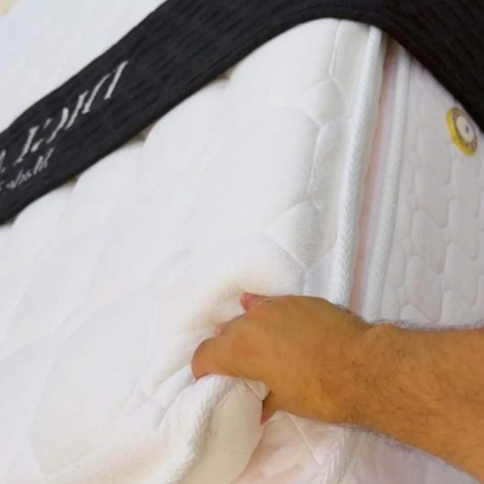 للبيع بداعي السفر
دوشك طبي 3 طبقات جديد استخدام اسبوع فقط مكفول من الخسف قياس 2متر في 180 السعر 180 الف مشتريه 325 الف  للتواصل ***********
