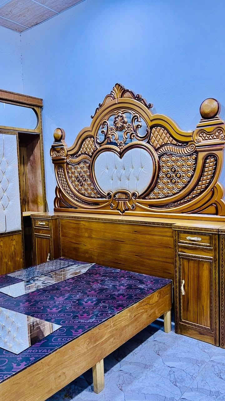 سلام عليكم يوجد غرفه توج للبيع عراقي مستخدم نضافه 95 بل 100 خشب صاج السعر مليون. 150 الاستفسار اتصال أو واتساب ***********
