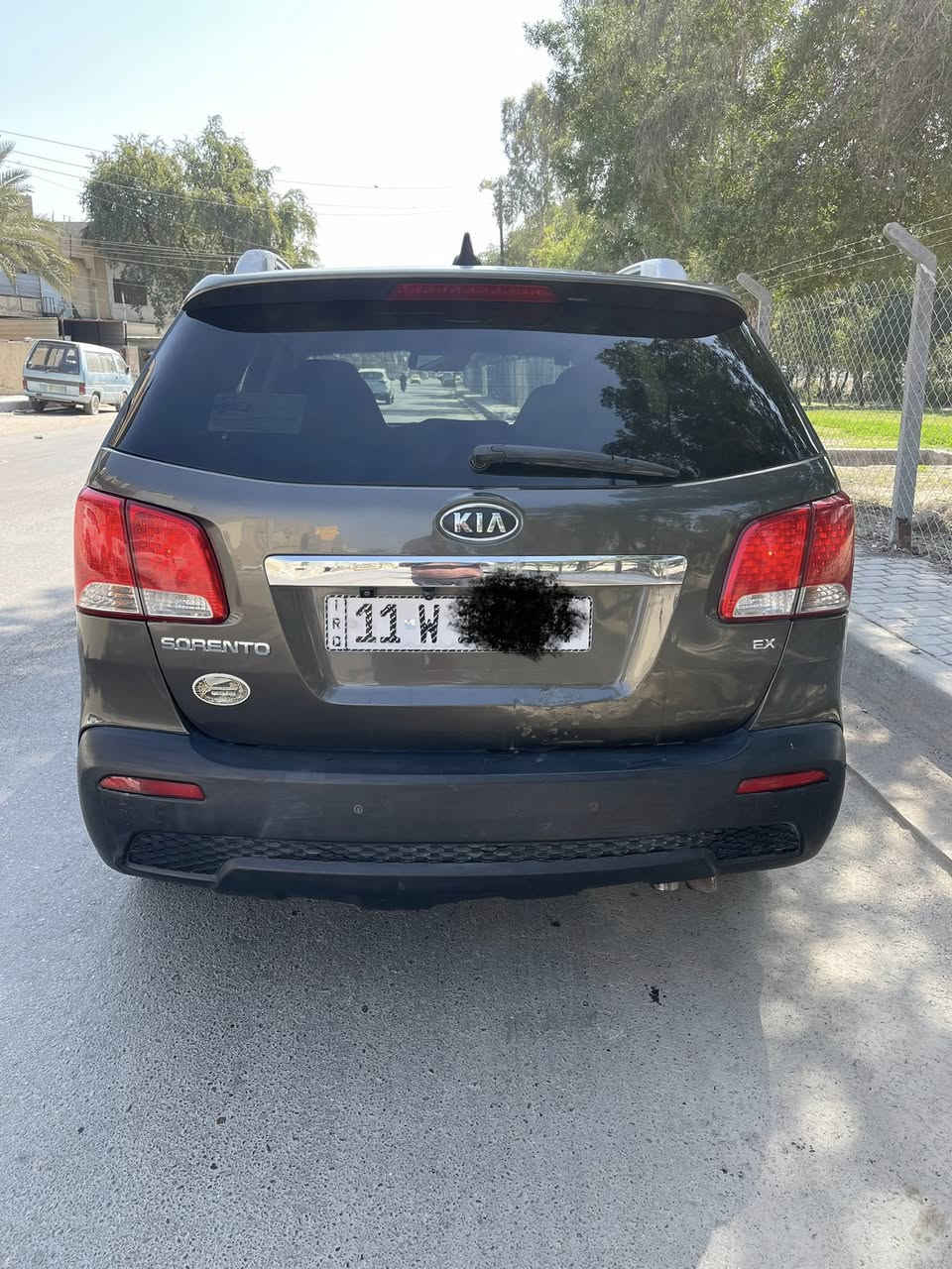 كيه سورنتو 2013وازد امريكي حادث طخه بالجاملغ والبنيد السياره جديده جداً او جاهزه من كلشي مكينه 4سلندر 2400مواصفات فول 1/1ماعدا البنيراما رقم بغداد دولي بسمي ماشيه 98الف السعر 118اوبيهامجال العنوان بغدادالامين الثانيه رقم الهاتف ***********
