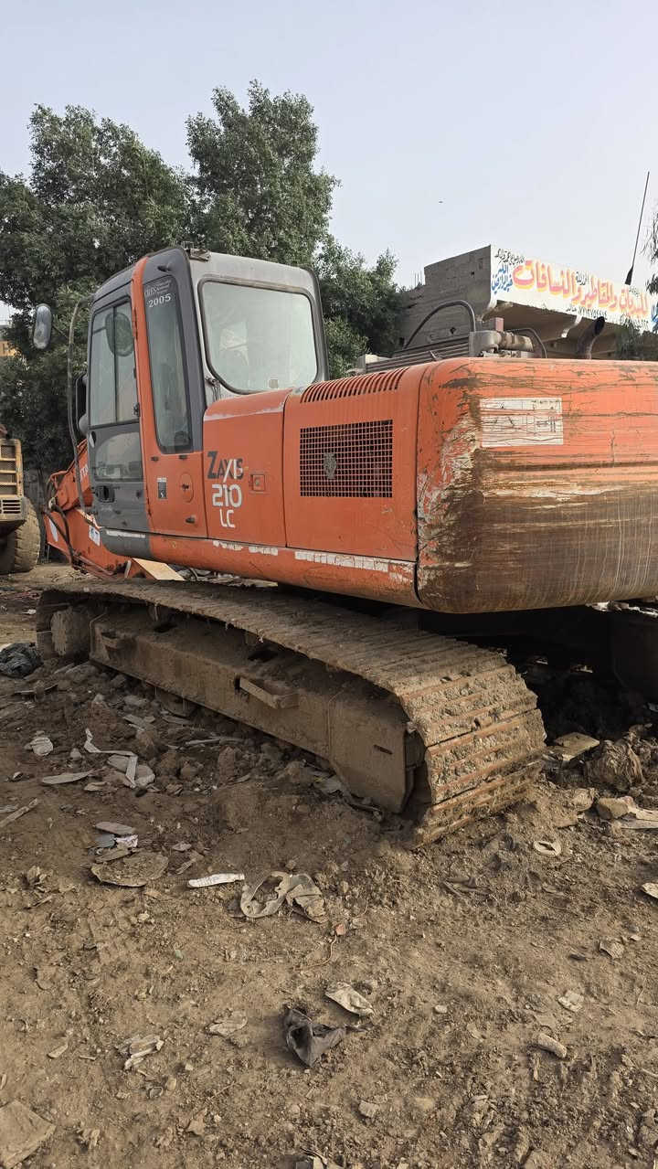 سلام عليكم هيتاشي رقم بغداد  بيهة قاصر تحويل بعد سنتين  موديل ٢٠٠٥ المكينة تبخر الحفارة جاهزة  شغل وتوكل السعر ٢٤٠ وبيهة مجال 
***********
