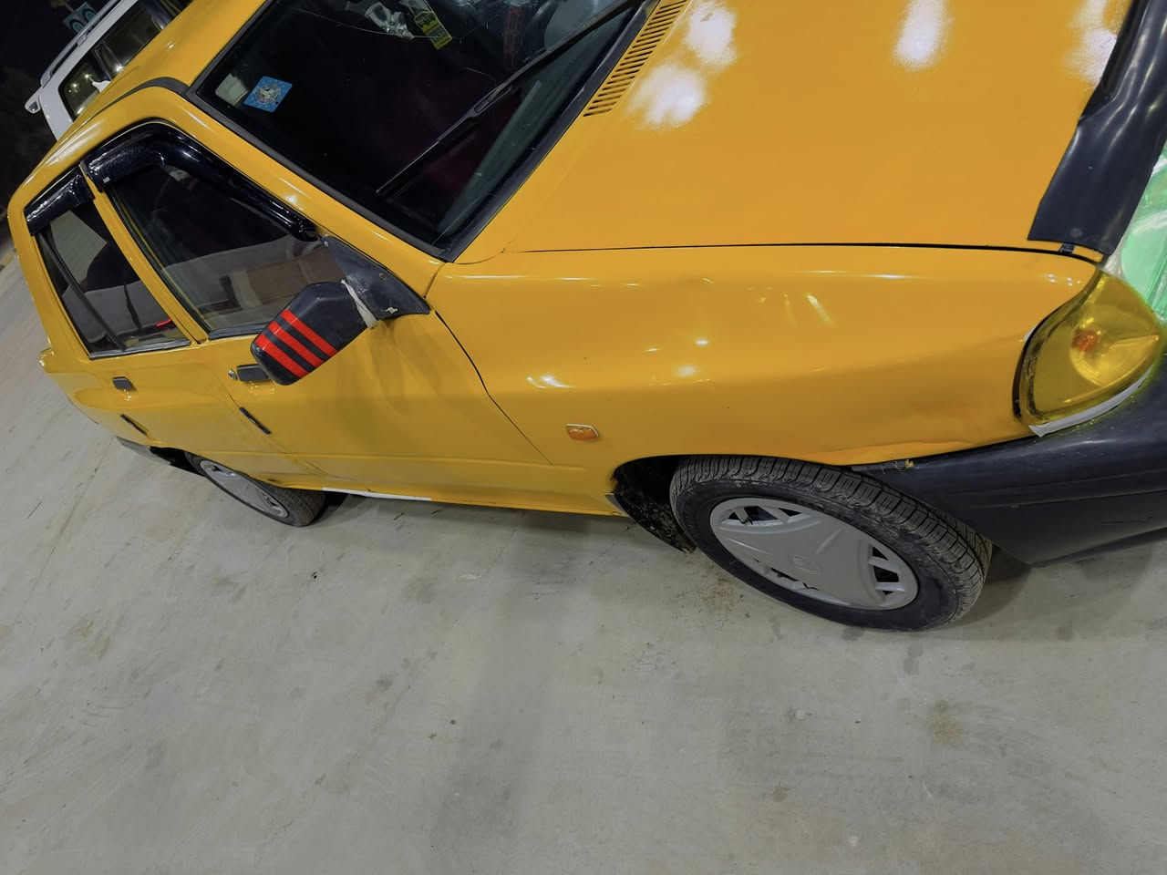 السلام عليكم ورحمة الله وبركاته ١٨ سياره بيها طخات بجاملغات لوره صفحه سايق خفيفه وصفحه ثانيه شويه لايحه لحوض تقريب اربع صابع الله شاهد وبيها رشات خفيفه بدون معجون بكان ترايش بلبنيد همين بيها رشه شويه وسياره كلش حلوه كاعده صدر جديد تخم تاير تبريد كهربائي كله شغال تتفه وتبريد هاي المعلومات لاتساني شبيها فدوه لعينك بكان كوت مركز تصال *********** تصال فقط بسمي رقم نكليزي سياره شد يراني
