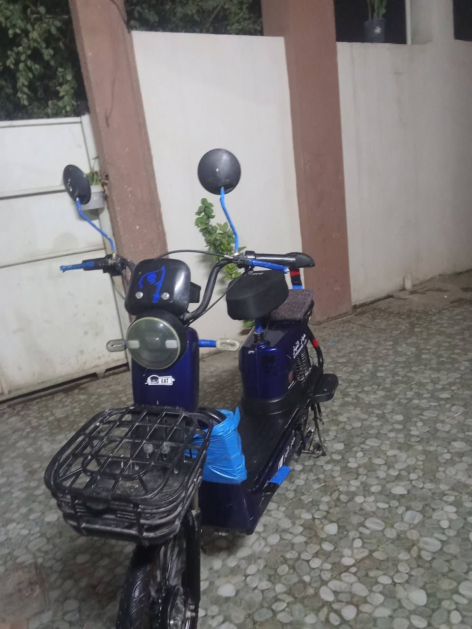 ماطور شحن للبيع موديل 2024 اربعه نمار خمس بطاريات عادي شرط البطاريات سرعه 99 السعر 350 بي مجال العنوان كركوك مقابيل اق صو مول رقم ***********
