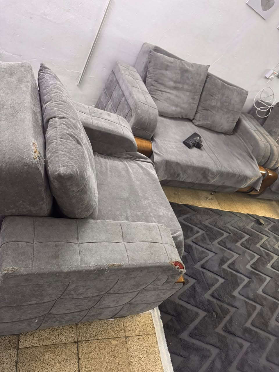 تخم قنفات تركي ٧ نفرات
يحتوي هلى مخازن بالاسفل
مدوشم جديد والاهشاب مالتة مصبوغة
چراچف تغطية من نفس لون ونوع القماش
الموقع/بغداد/ العطيفية
السعر ٤٥٠ دينار
للتواصل 
***********
