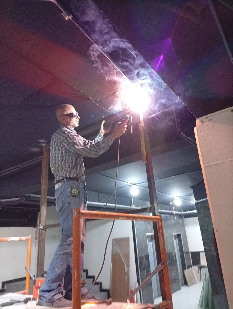 حداد متنقل في بغداد عمل جميع أعمال الحداده ***********
