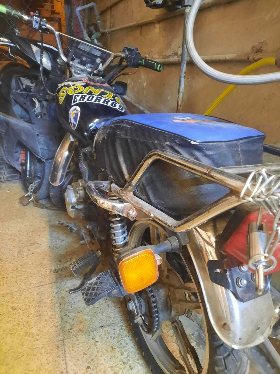 دراجه للبيع خمسه كيركامله مابيه نقص  
مكان الاعظميه كم راغبه خاتون
السعر350 بيه مجال لشراي رقم ***********
