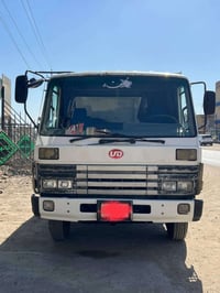 كنتر نيسان للبيع 4 طن 07735050314