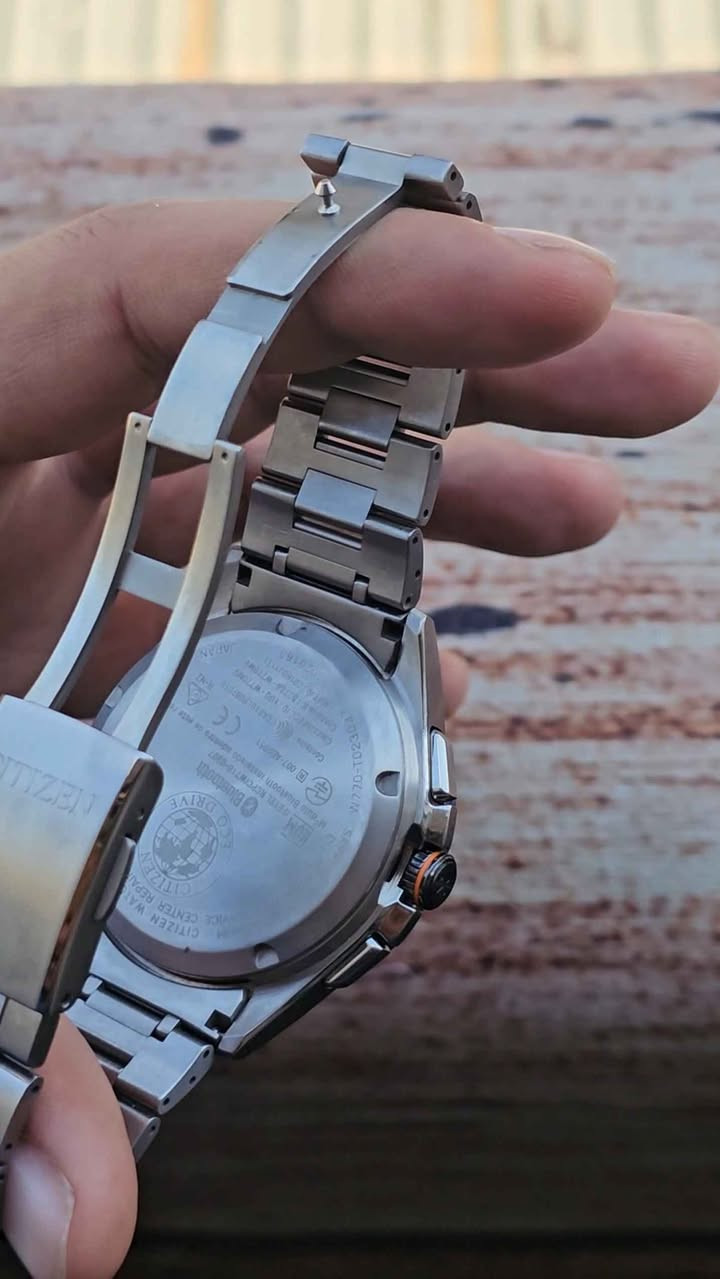 ساعة سيتزن بلوتوث مواصفات جدا عالية وبيه هواي مودات وتكدر تربطة على التلفون من خلال التطبيق وبيهه هواي مميزات تكدر تبحث عنهه السعر 350 دولار  المهتم يتواصل خاص او واتساب *********** بغداد, العراق
