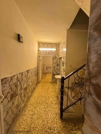 للايجار في السيديه  60م نضيف جدا يحتوي على 2نوم وصاله ومطبخ وخدمات  اي...