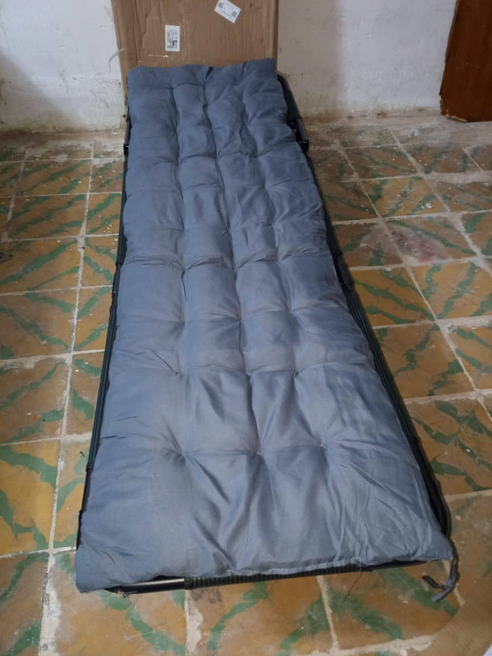 غراض تخيم كراسي عدد 3 وسديه عدد 3 انطي سعر وبل عافيه الحجز واس اب ***********
