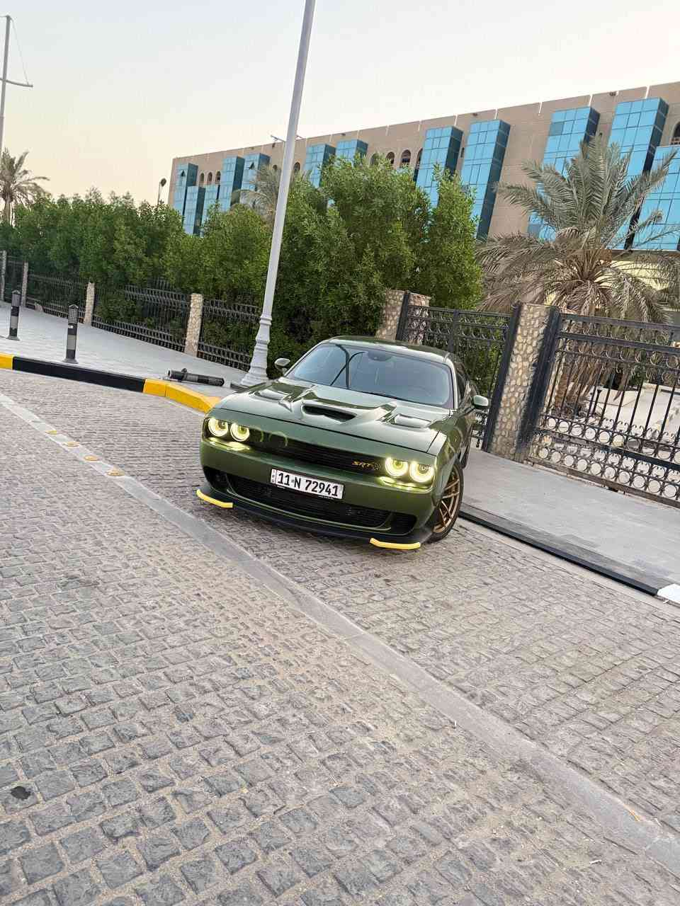 السلام عليكم..
جالنجر 2019 rt.. زيتوني مميز. 
حادثها سرقه. ابواب وجاملغات اماميه وبنيد..
راجعه قطع اصليه ومصبوغه حزام  درجة اولى علمود ملاون . .. (بدون حادث  شرط) .. وعندي الفيديو قبل لا تنصبغ السيارة 
صورها وهي بالمزاد موجودة بالمنشور 
سيارة جاهزه من كلشي حداده جديده
عليها عينه  مال ديمن الحمره 220 ميل ب400$
بلكات ريسنك 200$
كزوز وداون بايب srt يم علي الوادي 750$
عليها طخم تاير هو ويل دايتونا جديد.. ب 700$
عليها عدسات ماركة اوزوم ب 400$ 
سستم الصوت بيتس مع دمام   
كشنات كنتارا حضن وتدفئة وتبريد 
عليها لويات ودبلات صفر مال srt
سيارة احله من صور
سيارة خسران عليها هواي 
سعرها 173 وبيها مجال 
مكاني بصره..

***********
