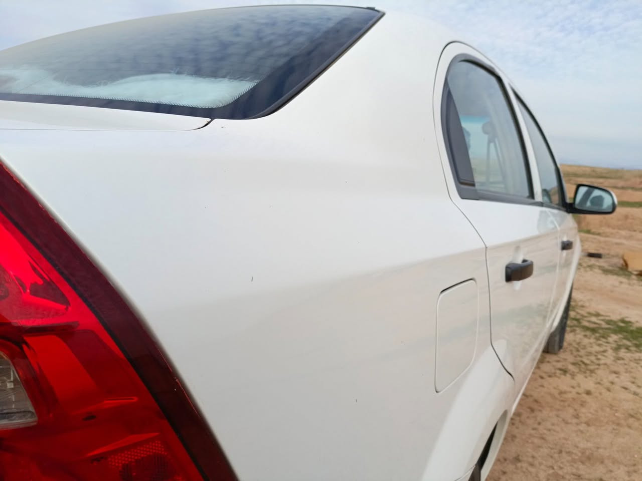 افيو 2009 للبيع. 
گير اوتماتيك ، محرك كبير ، داخل بيجي ،اربع جام كهرباء ،بطارية جديدة ، زوج تايرات جديدة. 
رقم سليمانية جديد. 
سنوية جديد
قطعة وحدة صبغ ( باب ). 
العنوان /خانقين ***********
السعر / 72
