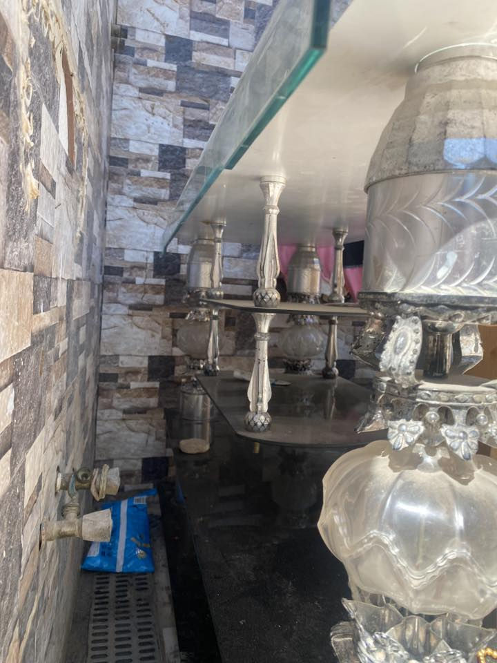 سلام عليكم ميز بلازمه نضيف ويخبل عوزه مسح من التراب  مابي كسر ونضيف كلش الحجم الجبير حط سعرك واني ادخلك خاص وهاذا رقمي 
***********
