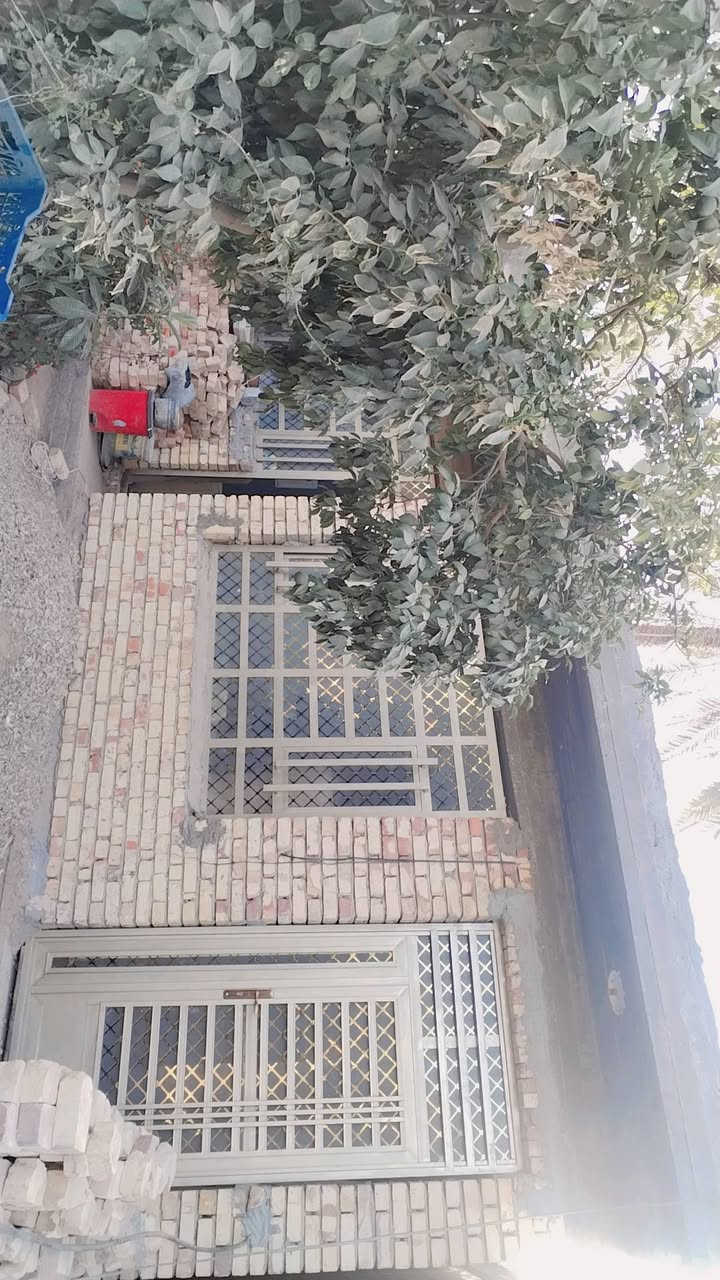 سلام عليكم عندي ربع دونم ٦٢٥ متر مربع سند ٢٥ بي بيت جديد يحتوي على ٢غرفه +حولي جبير وخدمات واستقبال ومطبخ +ماء سقي مع ماء اساله كهرباء سحب ووطني يبعد عن الشارع ١٥٠ متر للبيع في الراشديه ساده البحيات مزروعه حمضيات وبرتقال السعر ١٥٥ مليون للستفسار اكثر اتصل *********** بي وتساب
